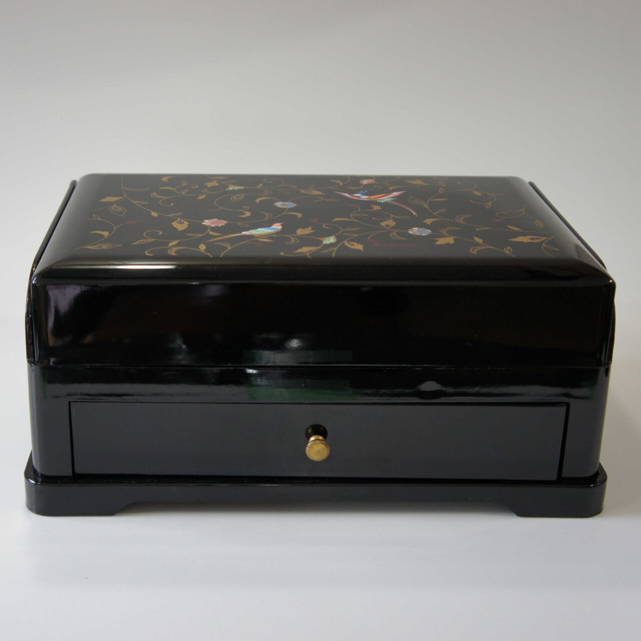 front side of Urushi stationery box