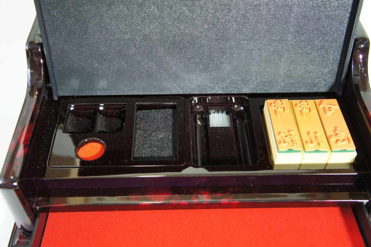 inside of Urushi stationery box