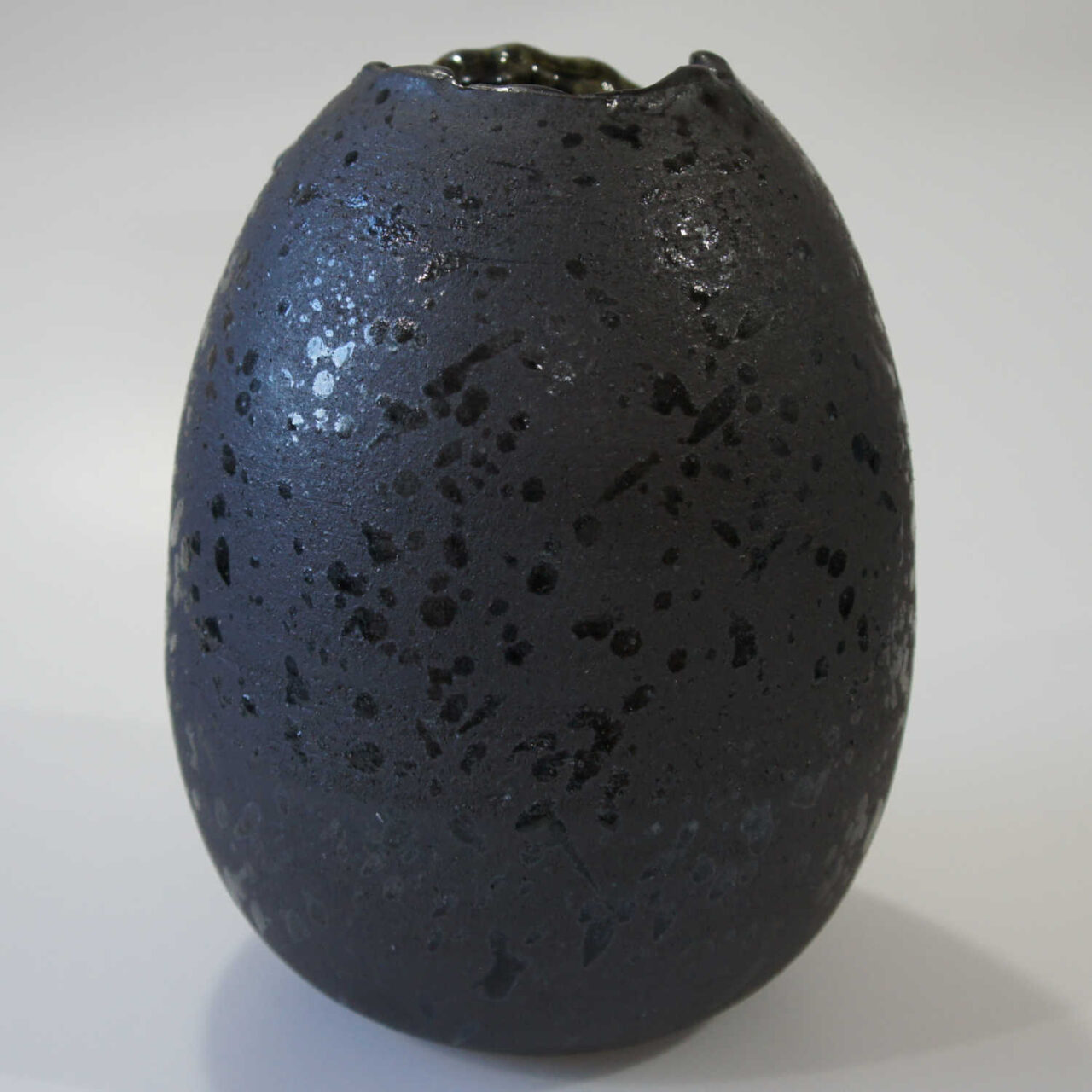 back side of Shigaraki vase