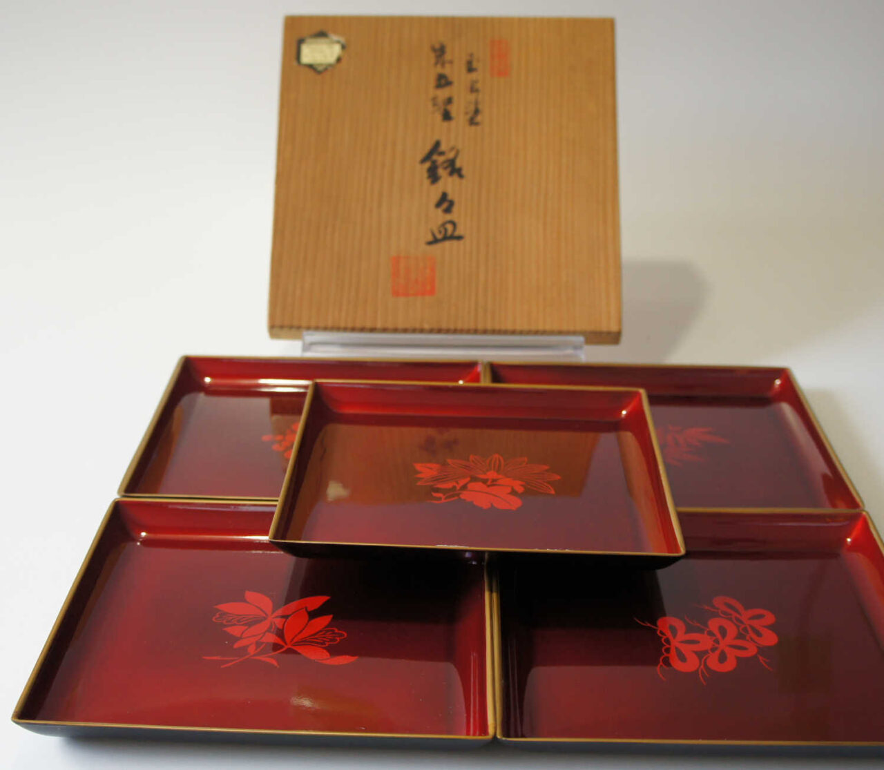 Japanese lacquer square plate set